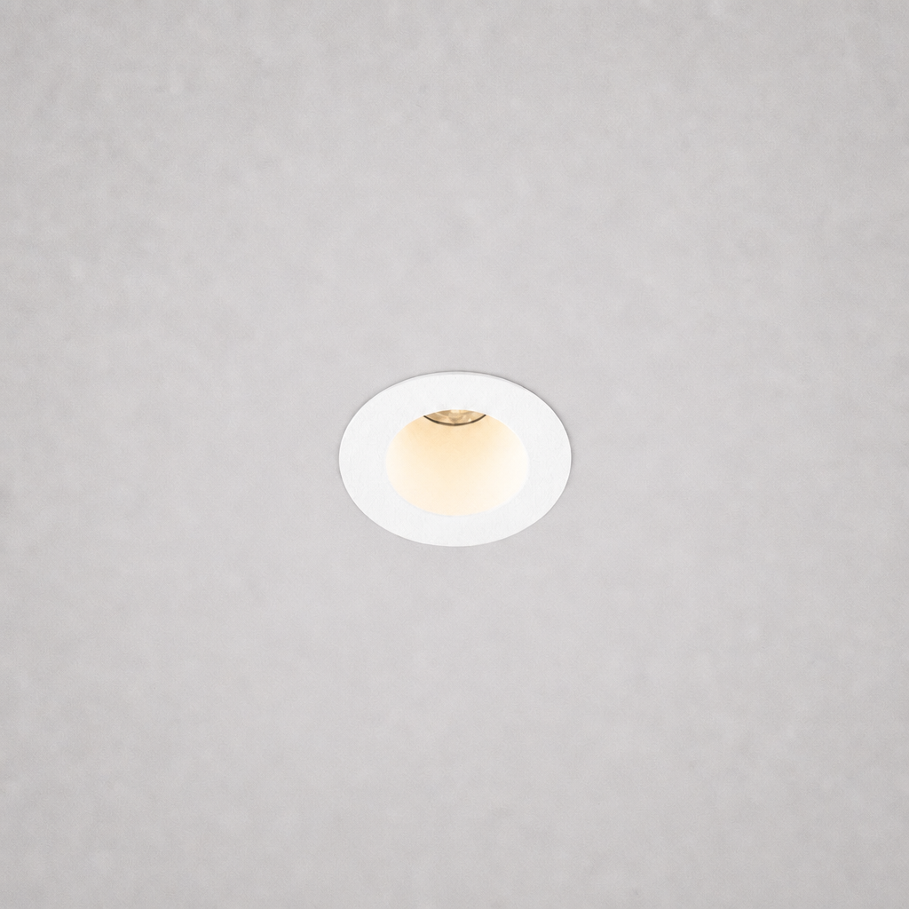 white finish DOT PRIME 1839 recessed ceiling light installed in light gray textured ceiling