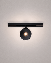 Close-up black TOUR PRIME 0178 rail light with honeycomb diffuser and copper strips