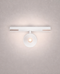 White TOUR PRIME 0178 rail spotlight with honeycomb diffuser and copper detail