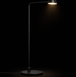Lampe de Table BRUSHED Golden – Élégance Minimaliste, Lumière Sculptée