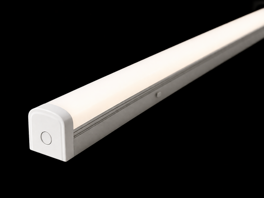 La réglette  LED polyvalente EIRA4, programmable et prête pour tous vos projets