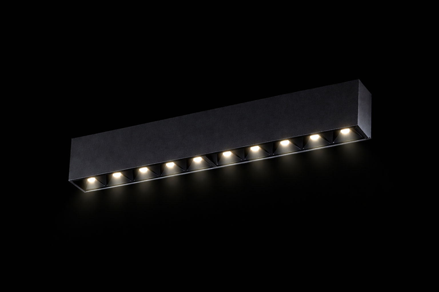 Spot Apparent POLY 243–33W | Performance, Élégance & Précision