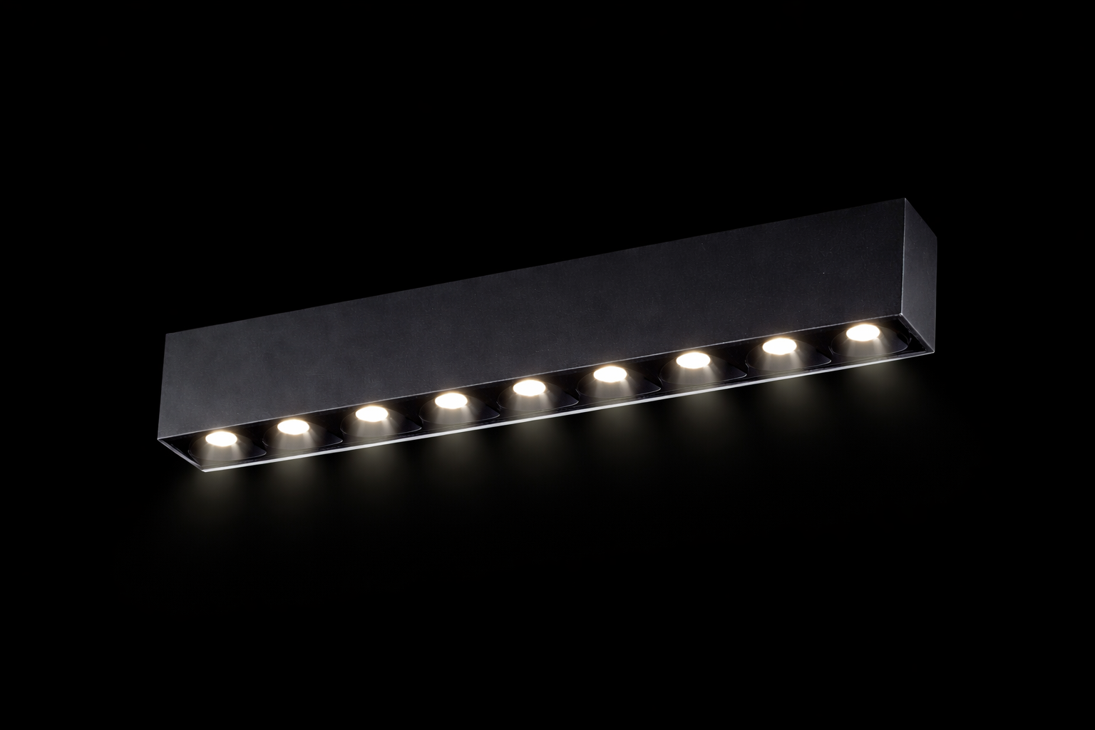 Spot Apparent POLY 244–33W | Performance, Élégance & Précision